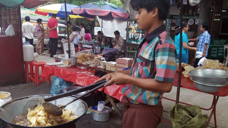 Nourriture rue de Yangon