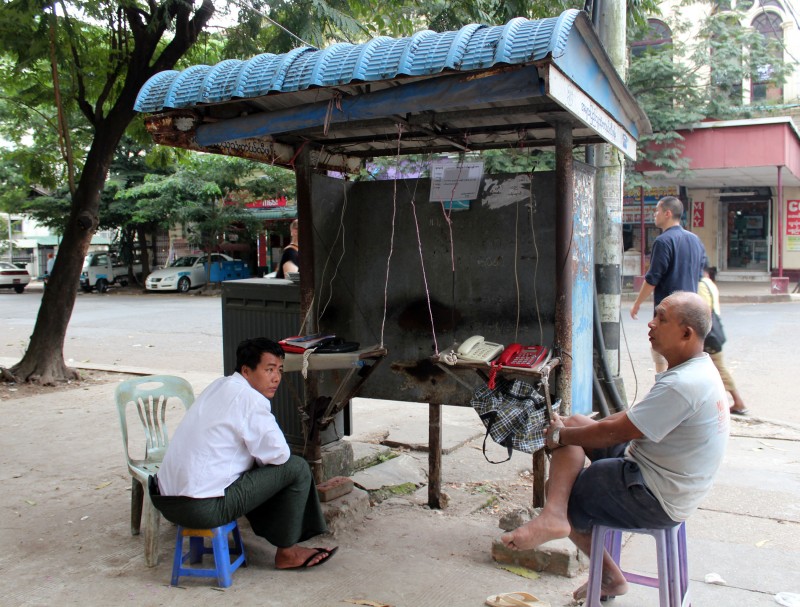 Téléphone public à Yangon