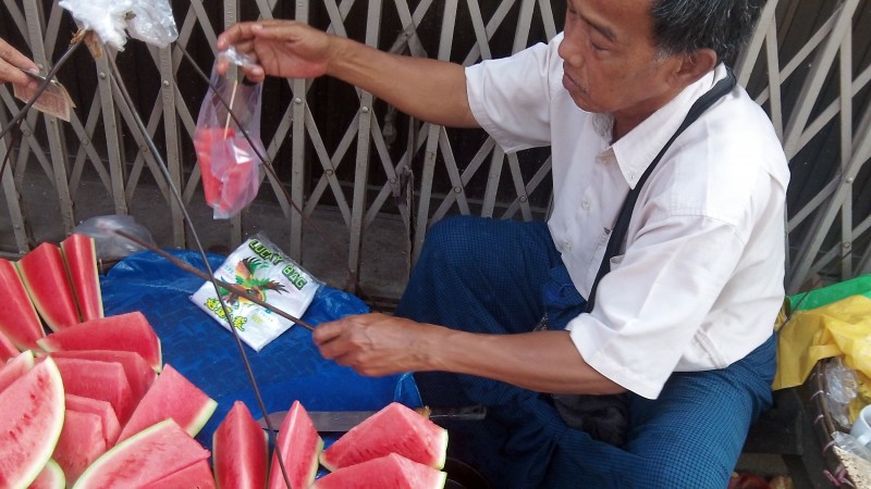 Vendeur de pastèques à Yangon