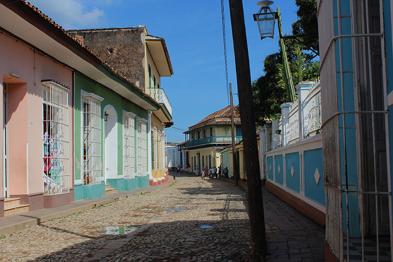 Rue pavée du centre historique à Trinidad
